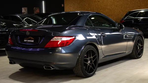 Mercedes-Benz SLK 200 Outro 9