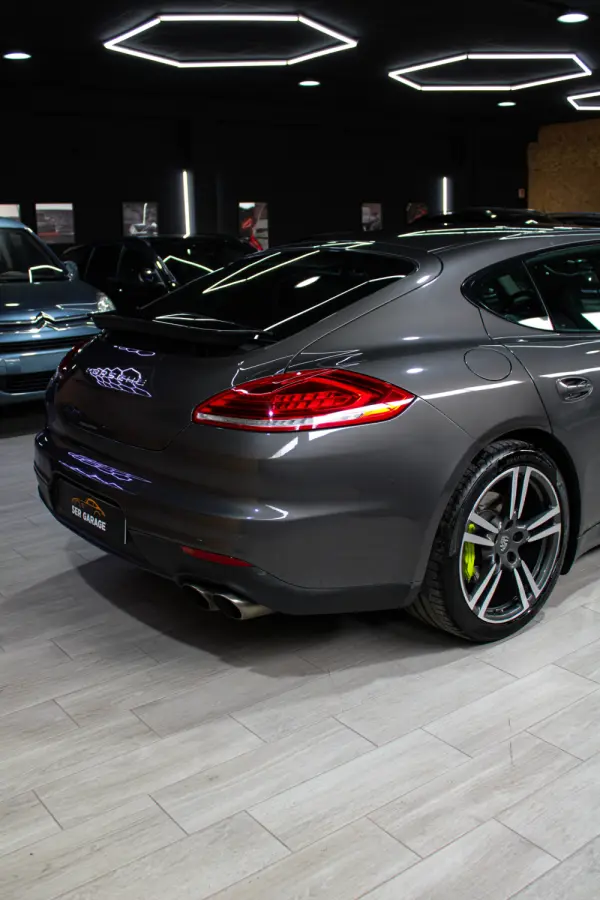 Porsche Panamera S Hybrid 7
