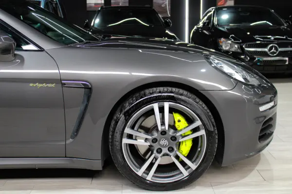 Porsche Panamera S Hybrid 31