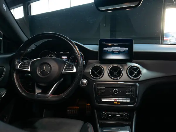 Mercedes-Benz CLA 200 d Shooting Brake AMG Line Aut. 13