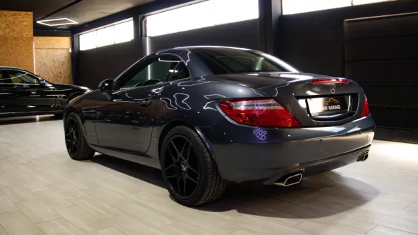Mercedes-Benz SLK 200 Outro 6