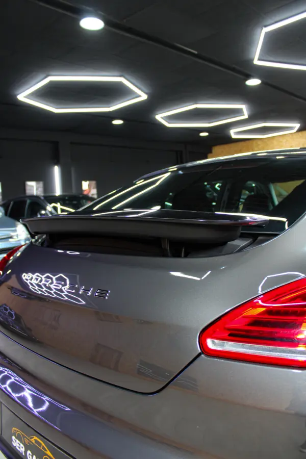 Porsche Panamera S Hybrid 12