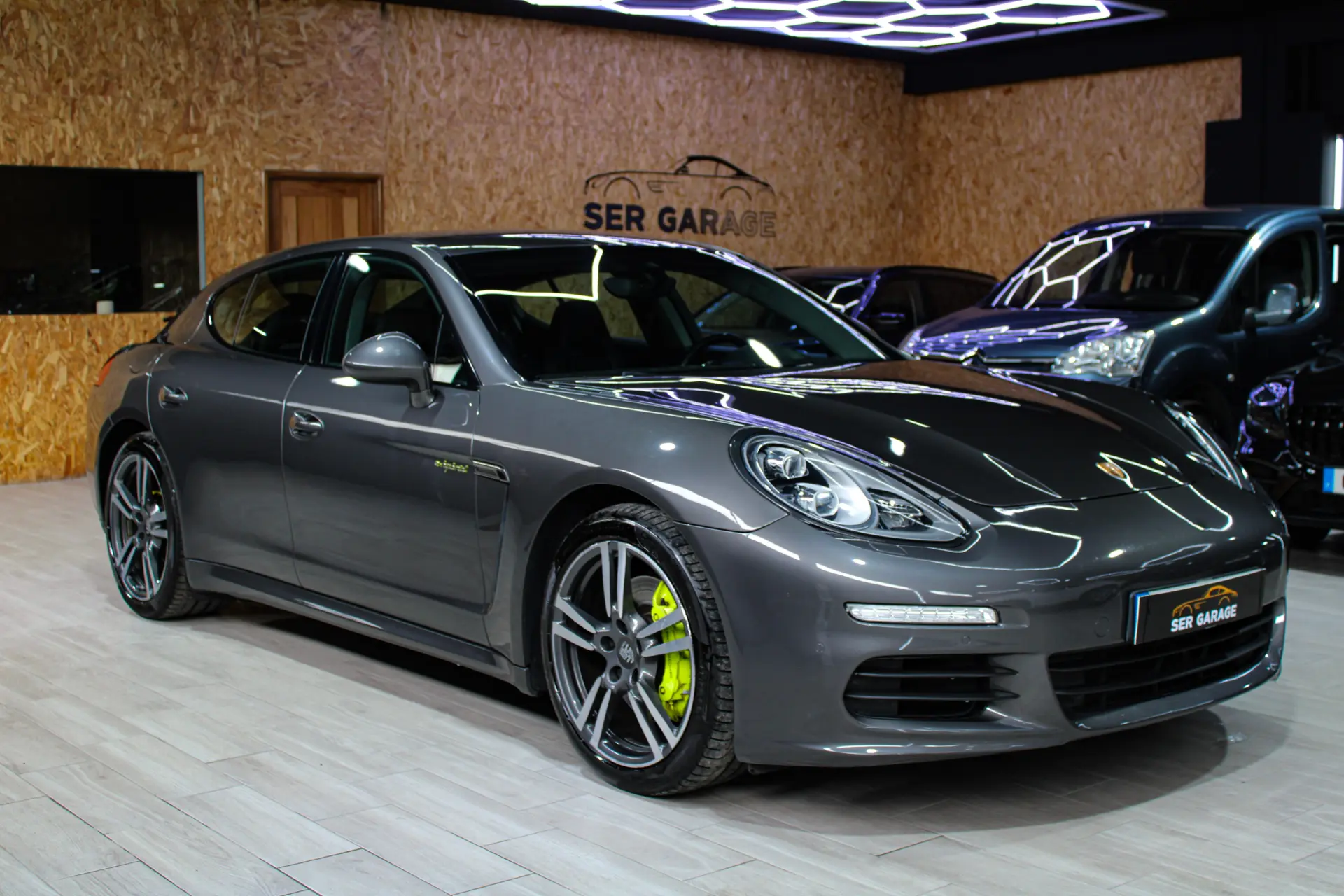 Porsche Panamera S Hybrid 34