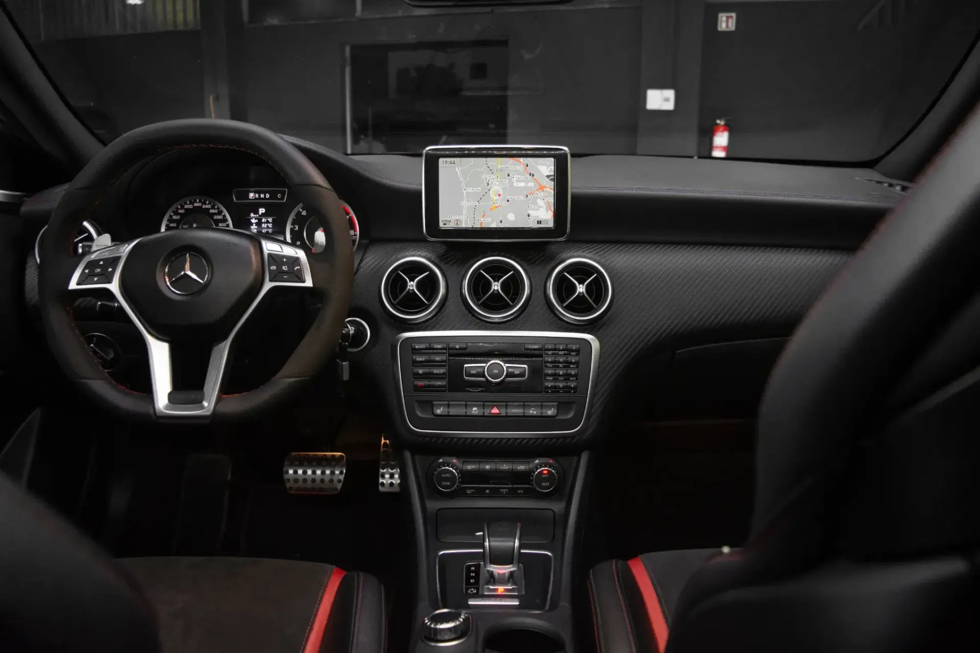 Mercedes-Benz A 45 AMG 4Matic Speedshift 7G-DCT Edition 1 29