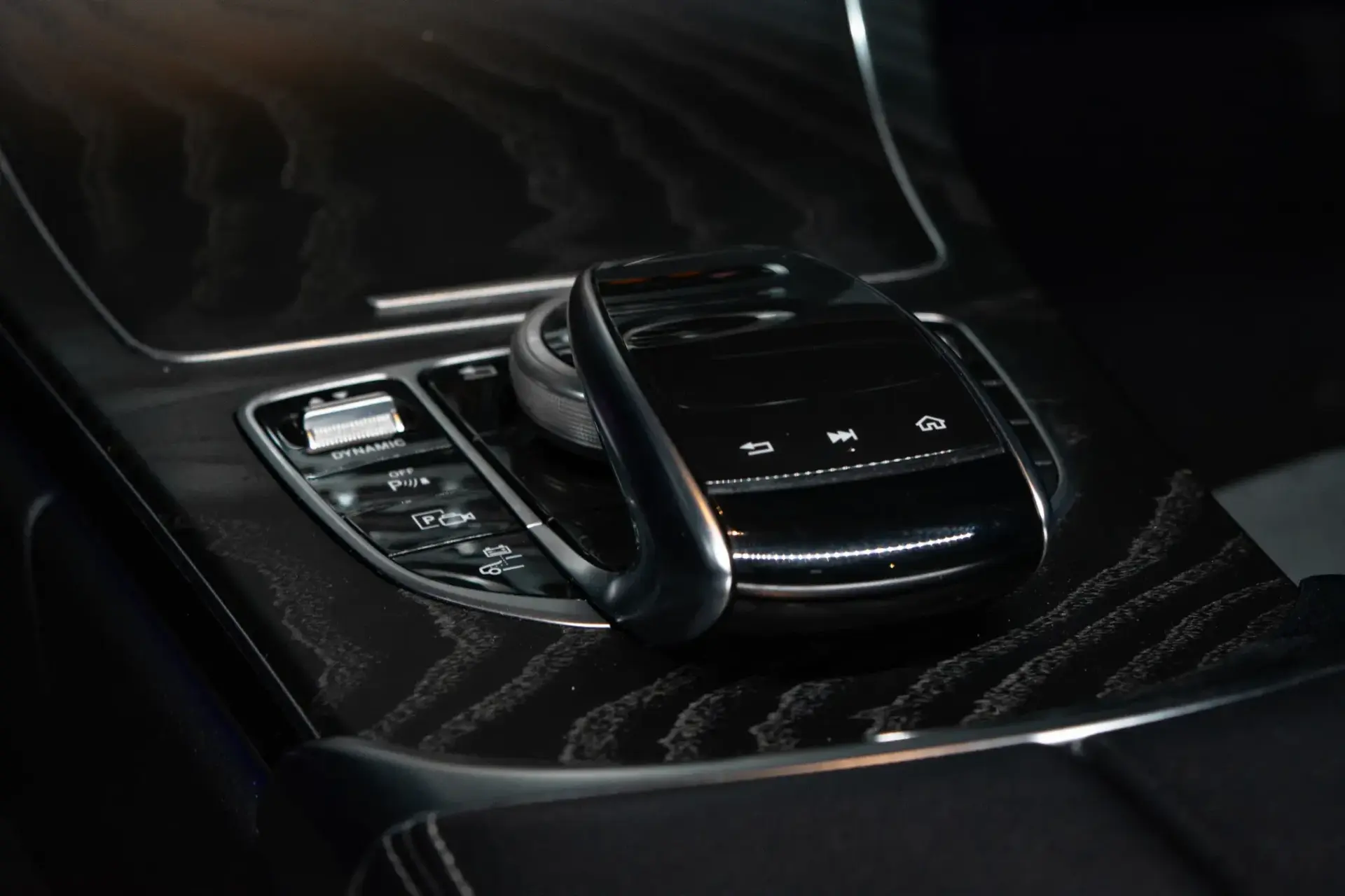 Mercedes-Benz C 300 de AMG Line 6