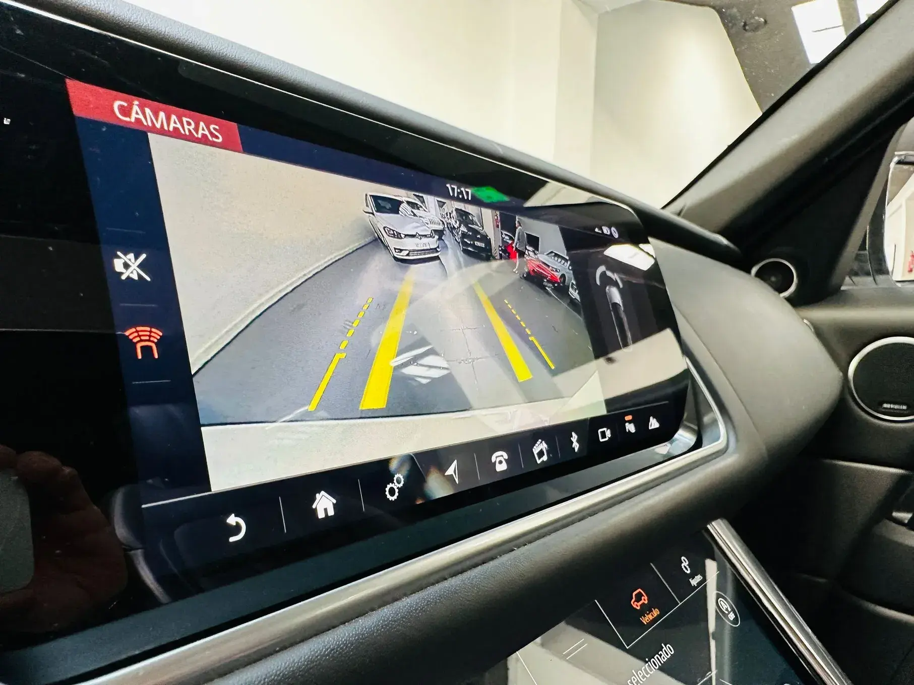 Land Rover Range Rover Sport P400e Hybrid HSE 13