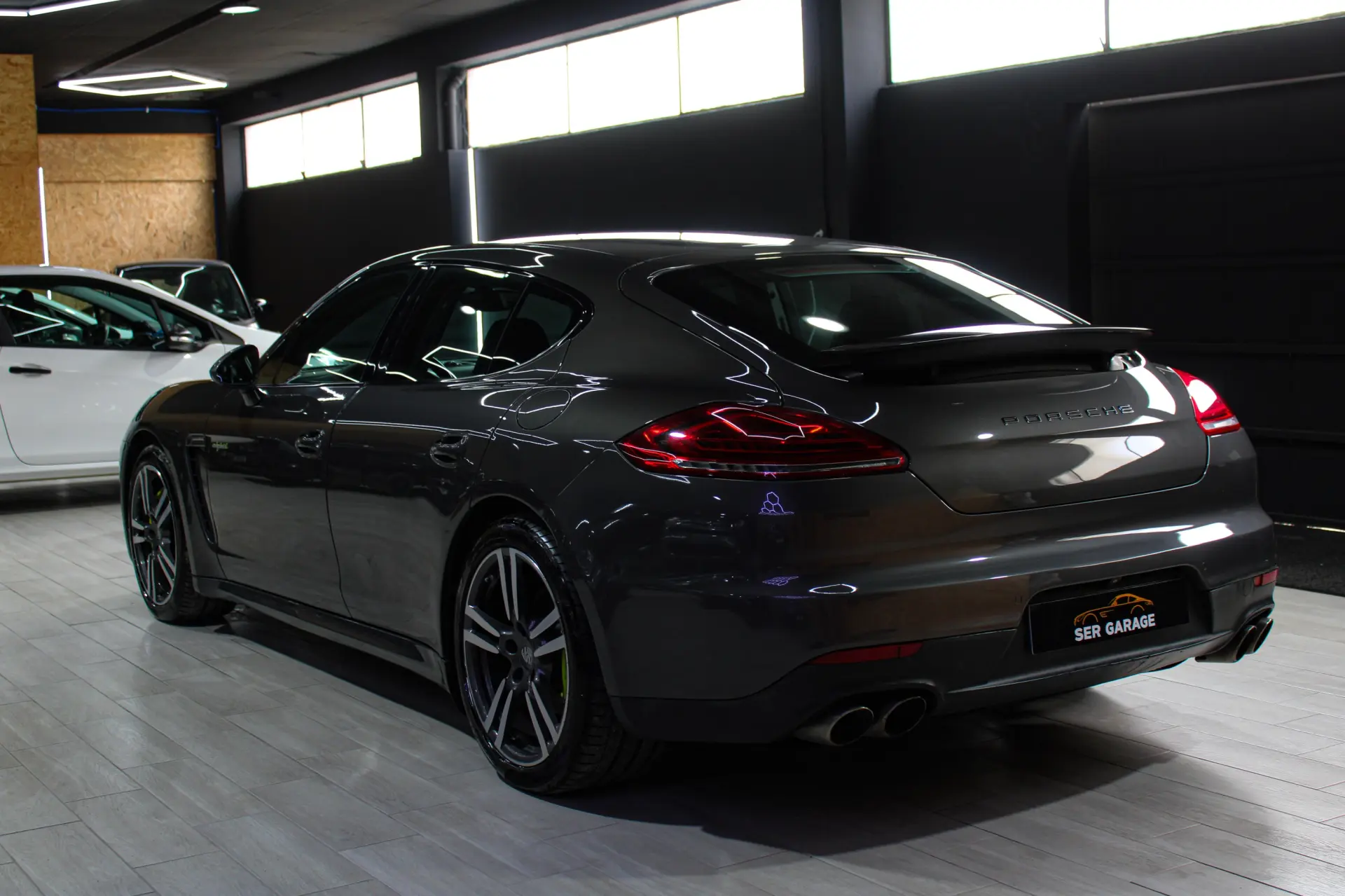 Porsche Panamera S Hybrid 2
