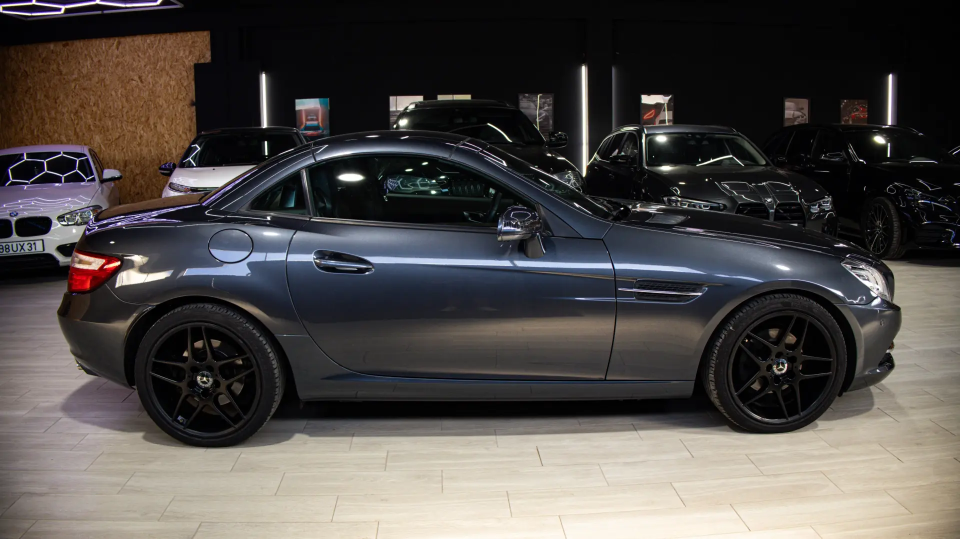 Mercedes-Benz SLK 200 Outro 10