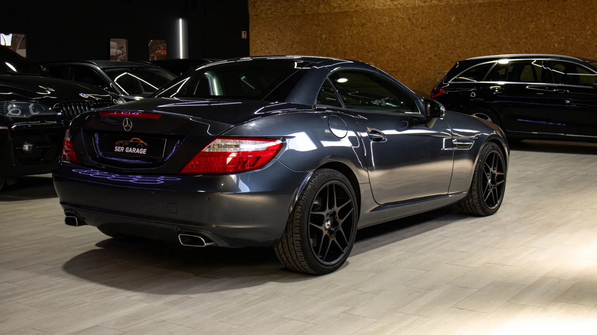 Mercedes-Benz SLK 200 Outro 8