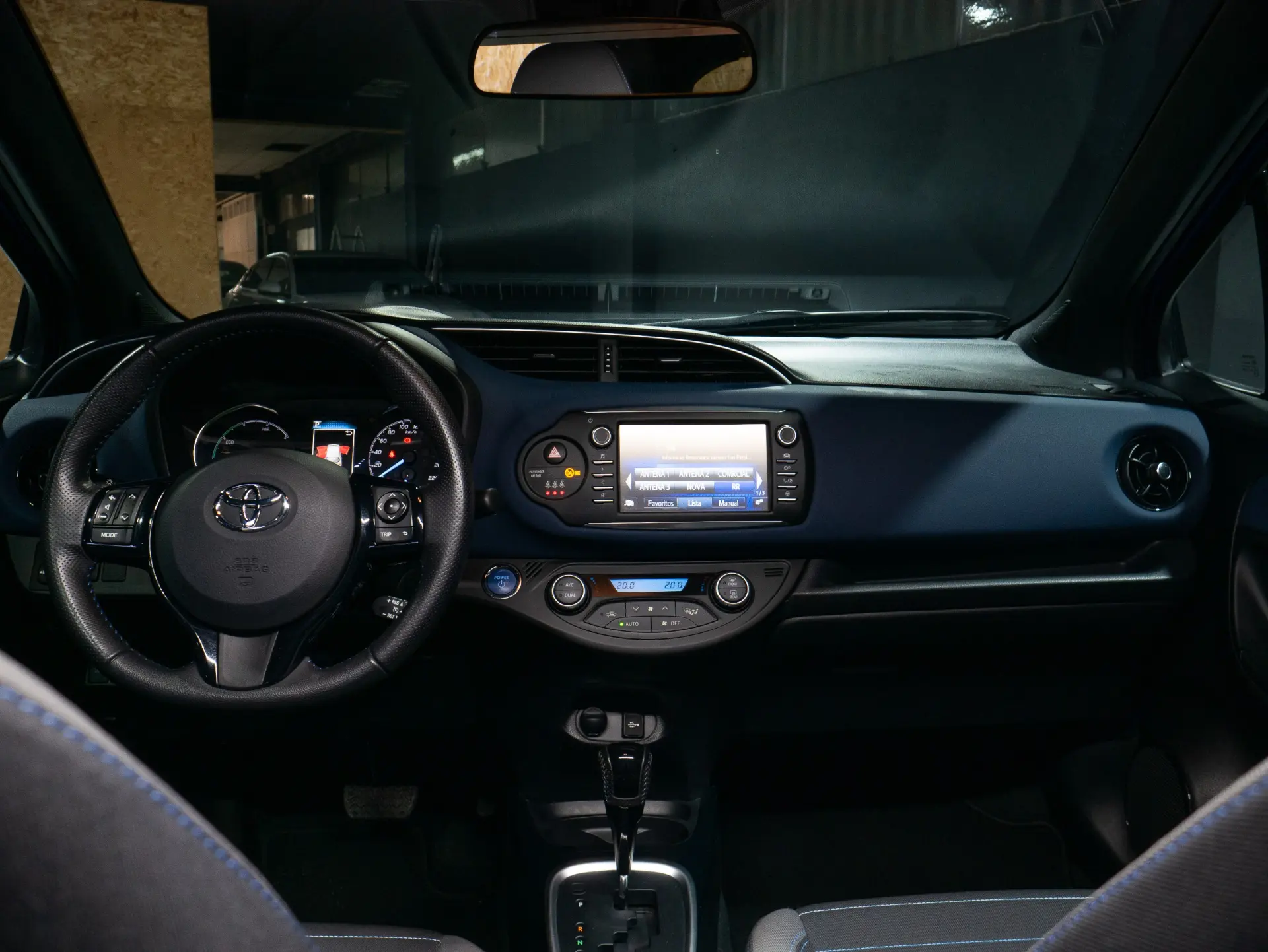 Toyota Yaris 1.5 HSD Square Collec.Blue 28