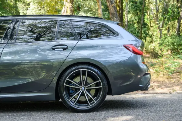BMW 330 e Touring Pack M Auto 11