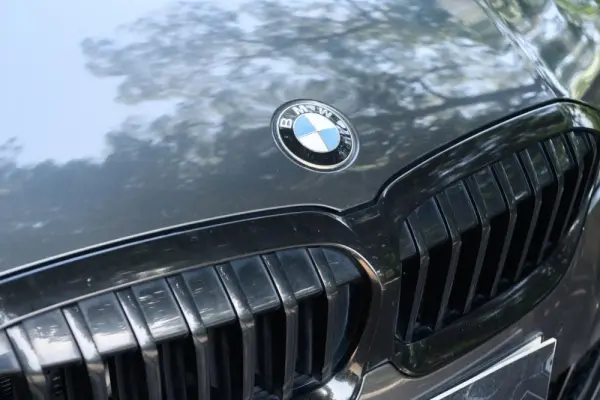 BMW 330 e Touring Pack M Auto 18