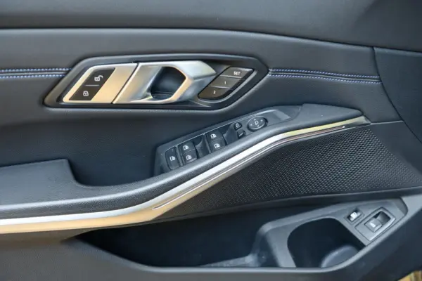 BMW 330 e Touring Pack M Auto 22