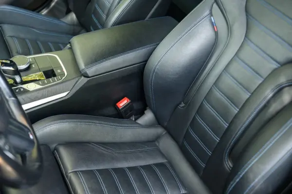 BMW 330 e Touring Pack M Auto 23