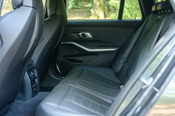 BMW 330 e Touring Pack M Auto 37