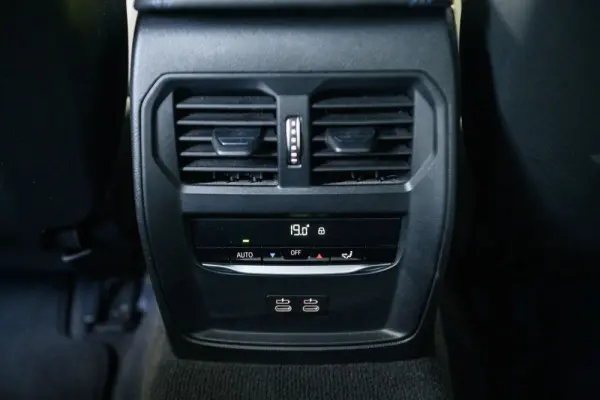 BMW 330 e Touring Pack M Auto 43