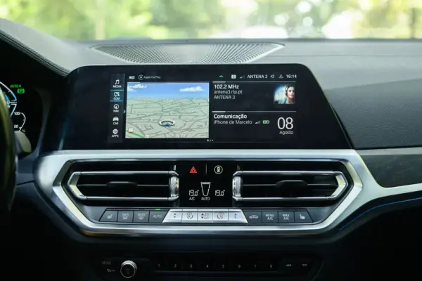 BMW 330 e Touring Pack M Auto 46