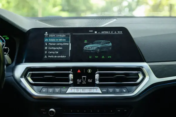 BMW 330 e Touring Pack M Auto 47