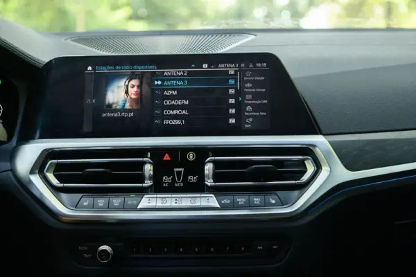 BMW 330 e Touring Pack M Auto 52