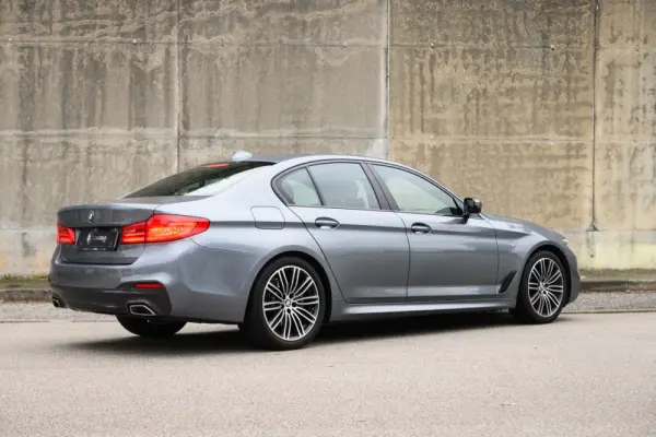 BMW 520 d Pack M Auto 5