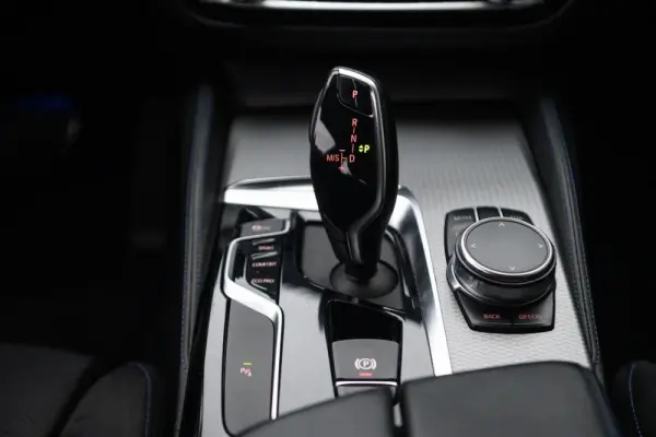 BMW 520 d Pack M Auto 32