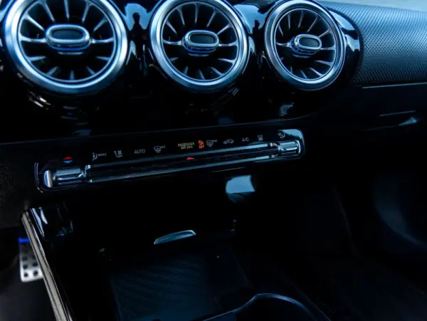 Mercedes-Benz CLA 250 32