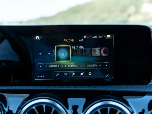 Mercedes-Benz CLA 250 36