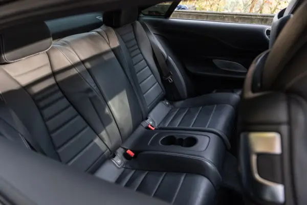 Mercedes-Benz E 220 d AMG Line Aut. 28