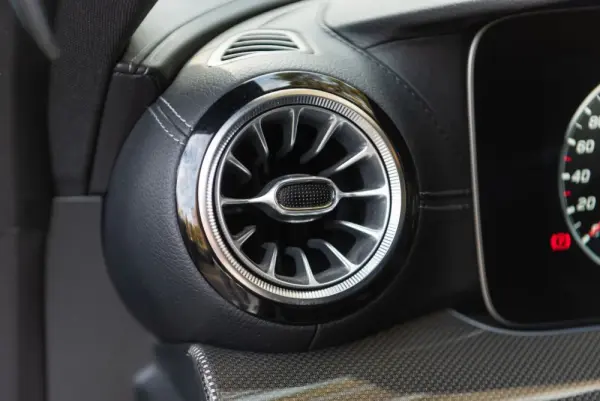 Mercedes-Benz E 220 d AMG Line Aut. 32