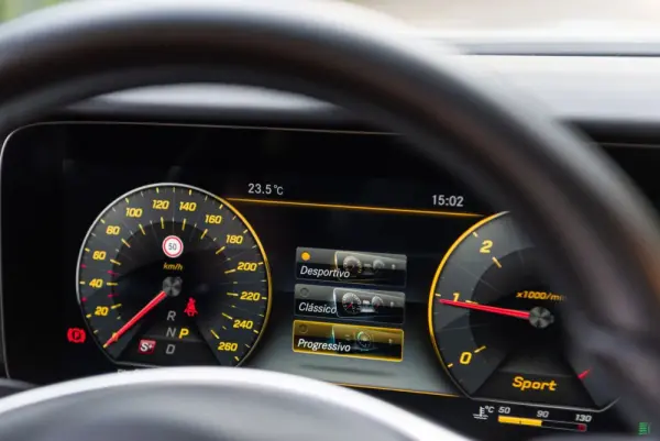 Mercedes-Benz E 220 d AMG Line Aut. 54