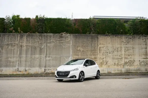 Peugeot 208 1.2 PureTech GT Line 2