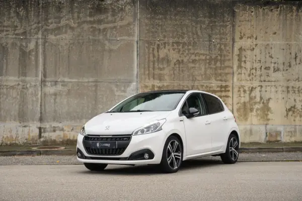 Peugeot 208 1.2 PureTech GT Line 6