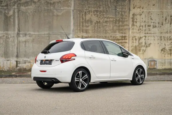 Peugeot 208 1.2 PureTech GT Line 5