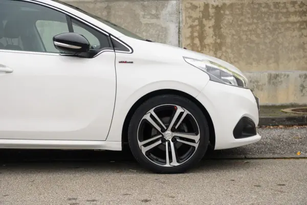 Peugeot 208 1.2 PureTech GT Line 9