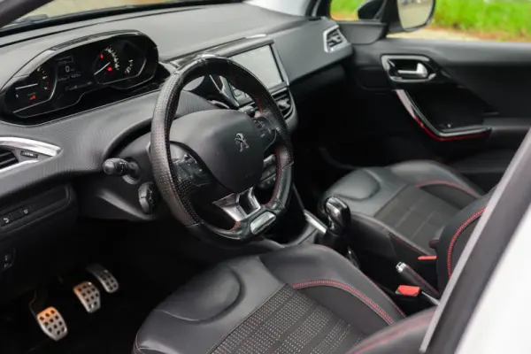 Peugeot 208 1.2 PureTech GT Line 11