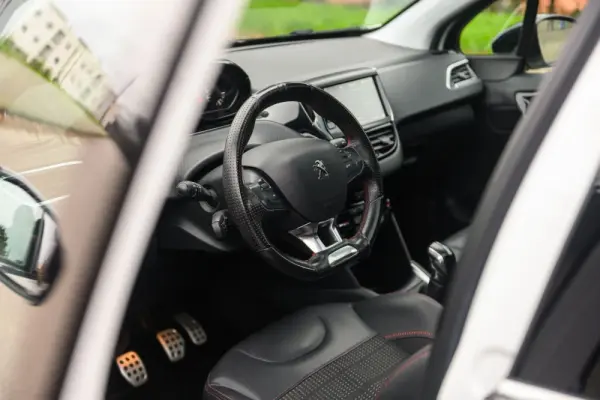 Peugeot 208 1.2 PureTech GT Line 13