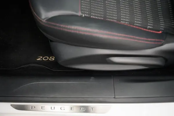 Peugeot 208 1.2 PureTech GT Line 15