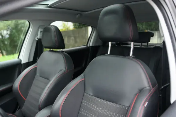 Peugeot 208 1.2 PureTech GT Line 17