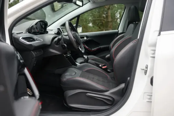 Peugeot 208 1.2 PureTech GT Line 18