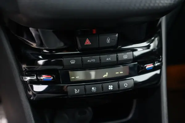 Peugeot 208 1.2 PureTech GT Line 31