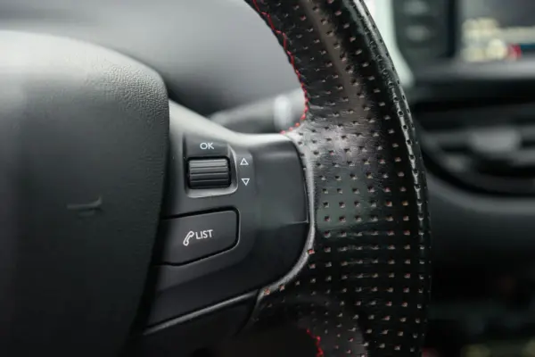 Peugeot 208 1.2 PureTech GT Line 33