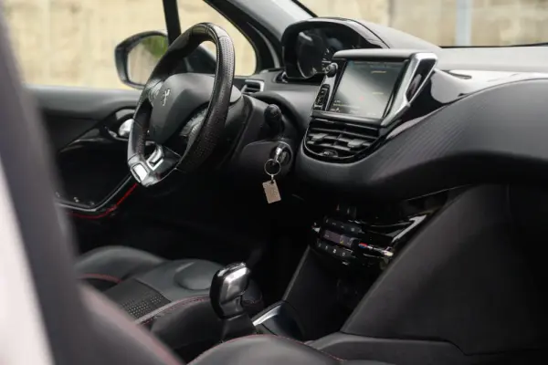 Peugeot 208 1.2 PureTech GT Line 37