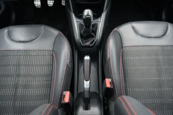 Peugeot 208 1.2 PureTech GT Line 44