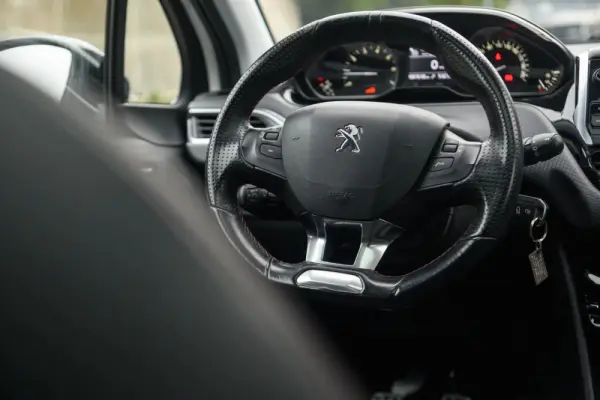 Peugeot 208 1.2 PureTech GT Line 45