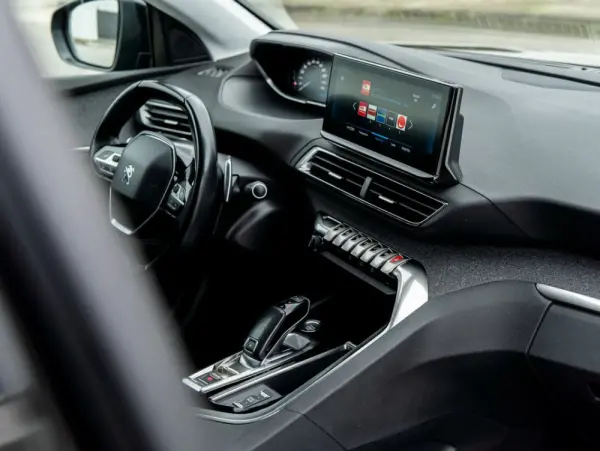 Peugeot 5008 1.5 BlueHDi Allure EAT8 29