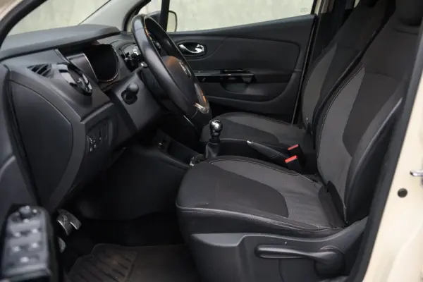 Renault Captur 1.5 dCi Exclusive 11