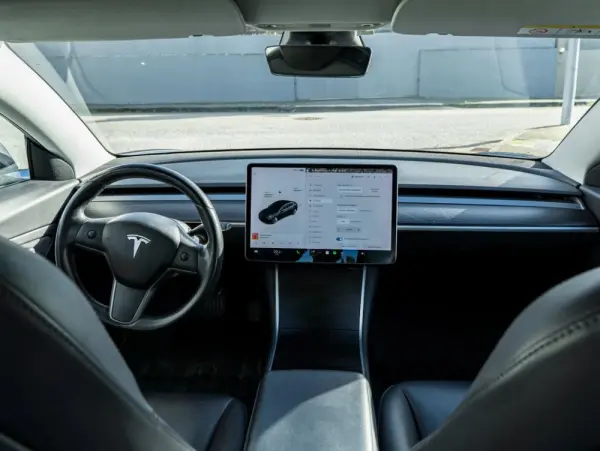 Tesla Model 3 Long-Range Dual Motor AWD 11