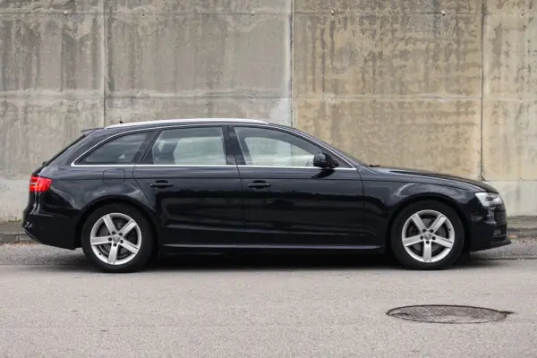 Audi A4 Avant 2.0 TDI Business Line S-line 8