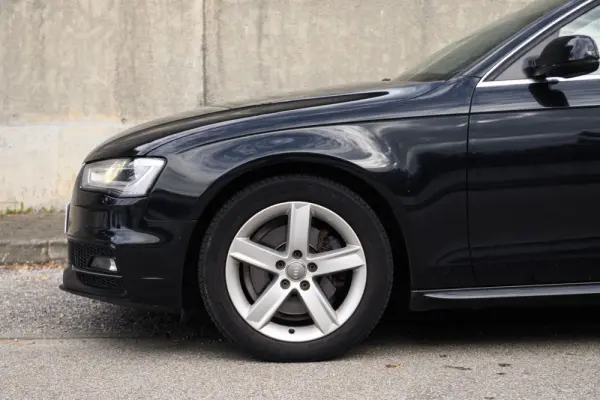 Audi A4 Avant 2.0 TDI Business Line S-line 9