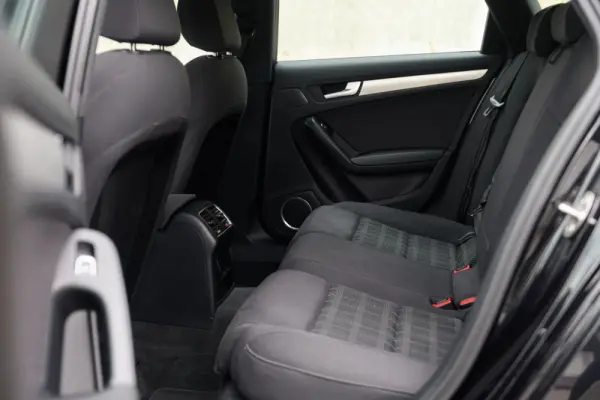 Audi A4 Avant 2.0 TDI Business Line S-line 18